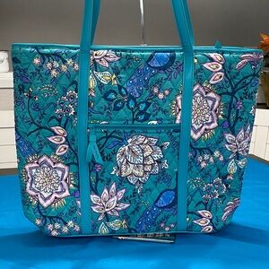 New Vera Bradley Large Zip Tote